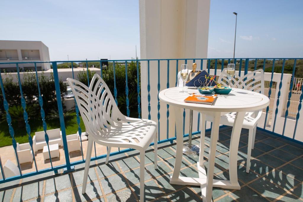 Gigli Hotel Salento Marina Di Pescoluse Bagian luar foto